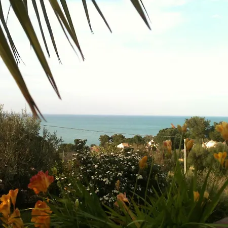 Sea View Garden Apartment *